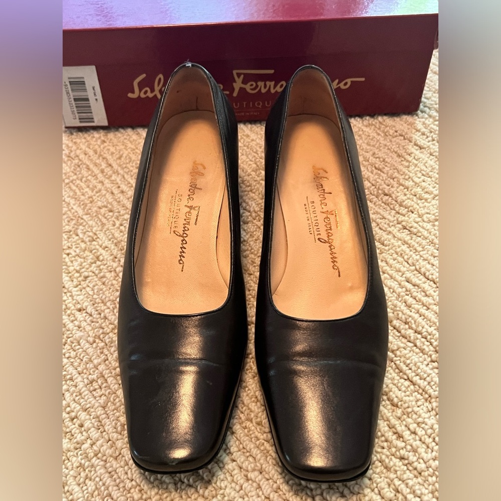 Salvatore Ferragamo Palinura Block Heel Shoes in Black Leather - Size 7.5